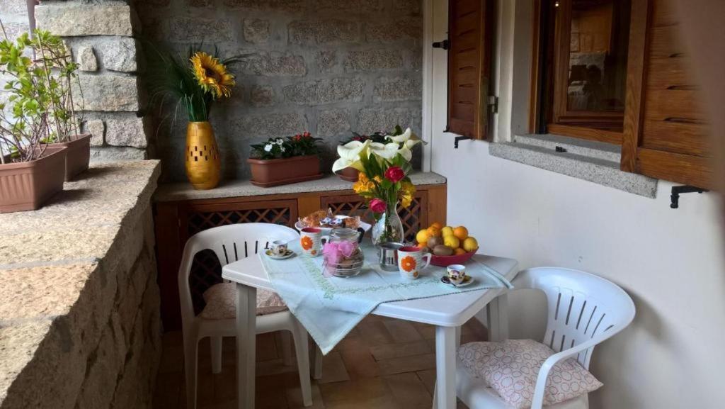 Casa Nel Borgo Di San Pantaleo Villa ภายนอก รูปภาพ